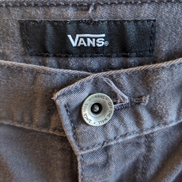 Vans men's grey denim shorts size 31.  22" length shorts.  Great condition - Picture 2 of 7